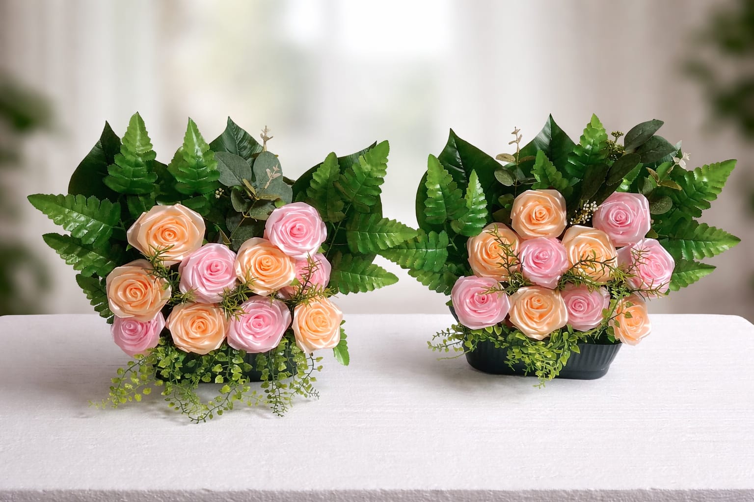 Dekorative Rosenbox mit Blättern – Tischdekoration