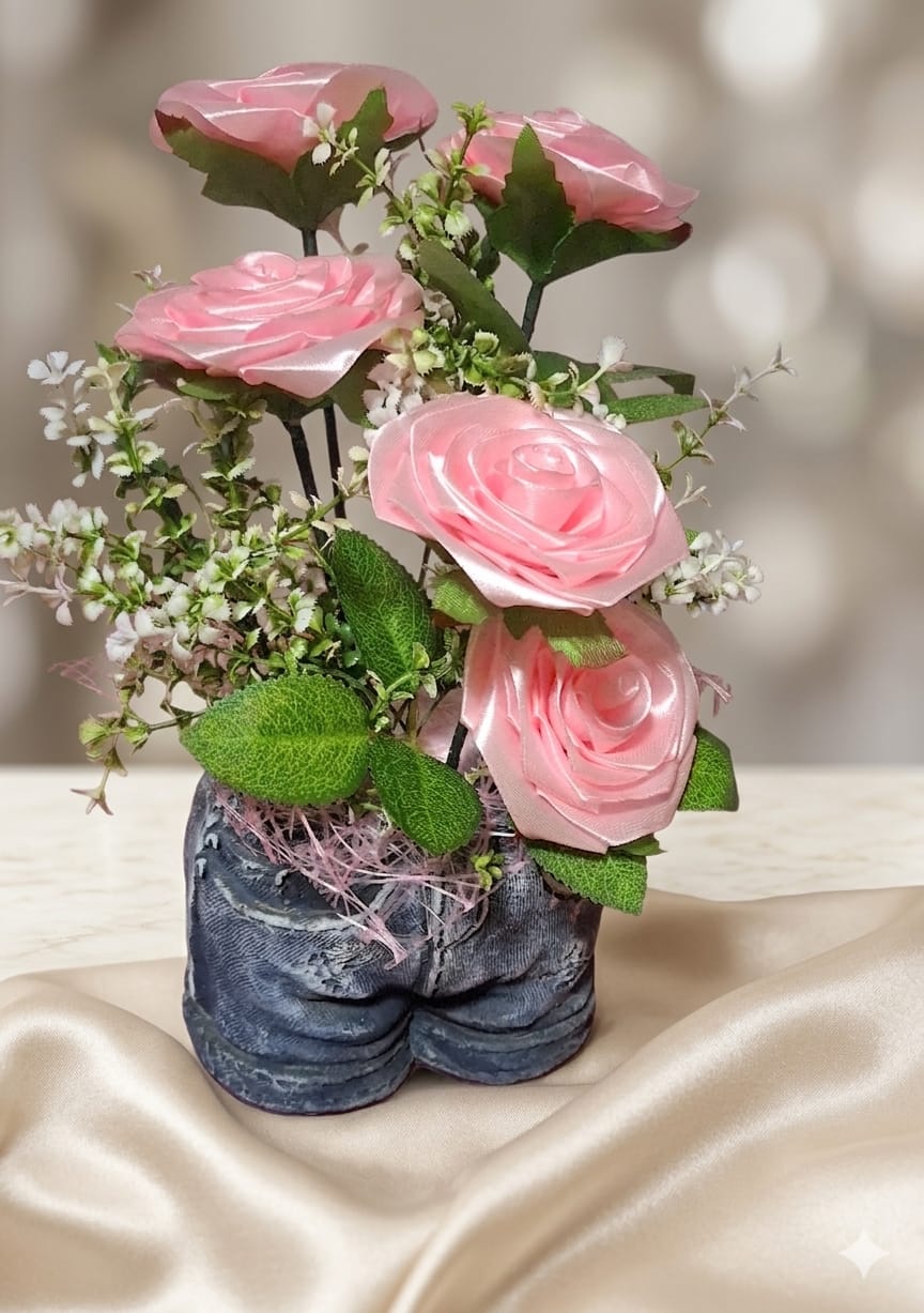 Handgemachte Satin Rosen in dekorativem Topf