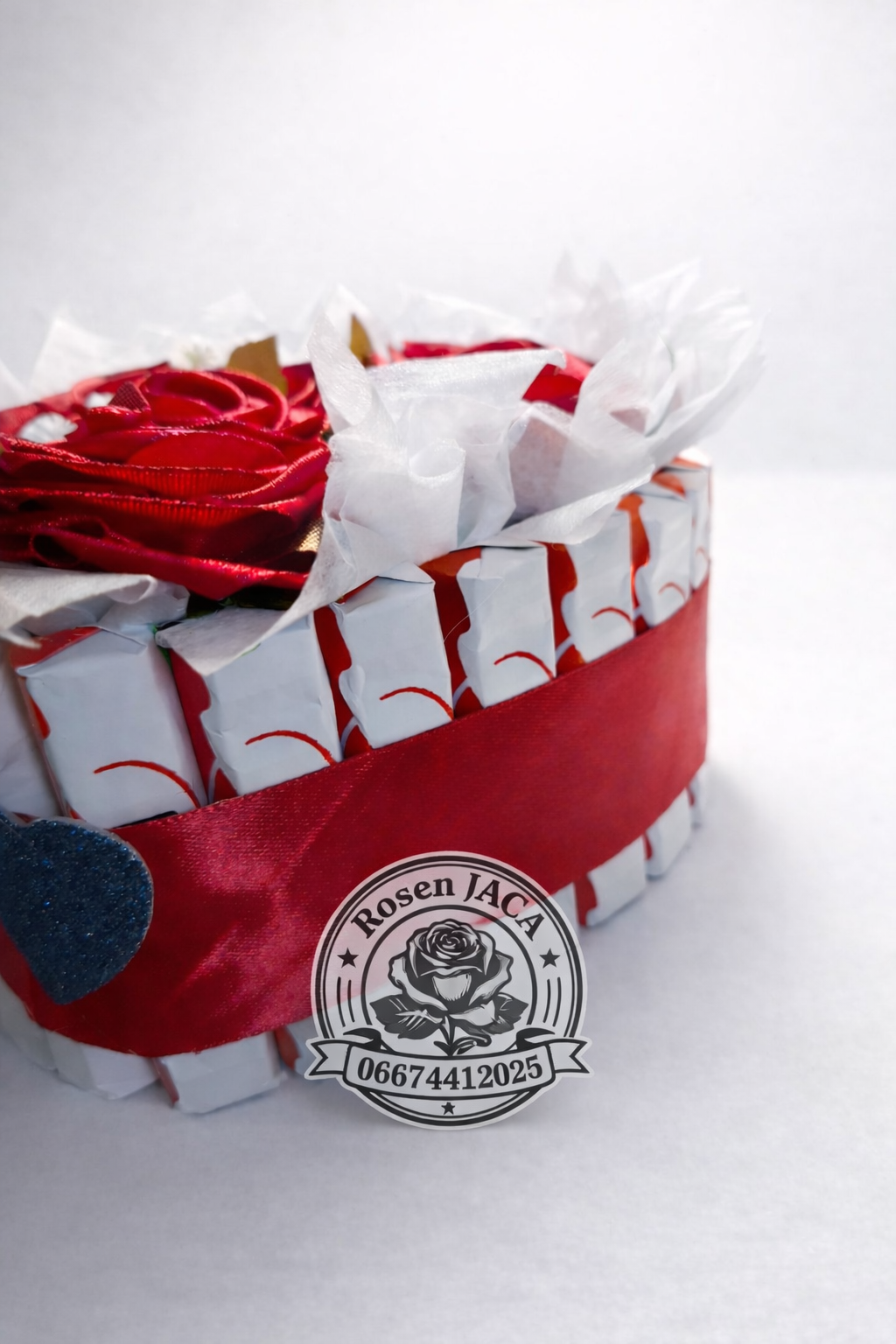 Herz Geschenkbox mit Rosen & Schokolade – Handgemacht | ROSEN JACA